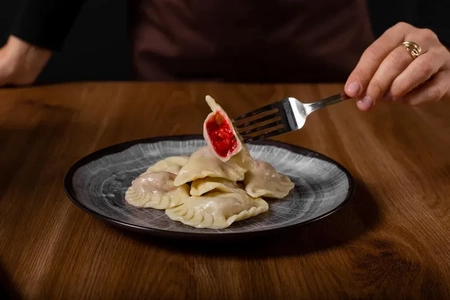 Pierogi z truskawkami i miętą (450 g)