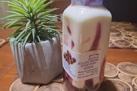 Jogurt krowi jerseyowy wiśniowy (250 ml)