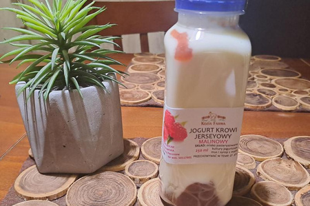 Jogurt krowi jerseyowy malinowy (250 ml)