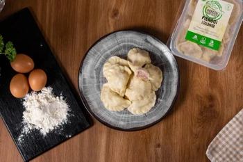 Pierożki z golonką i chrzanem (1 kg)