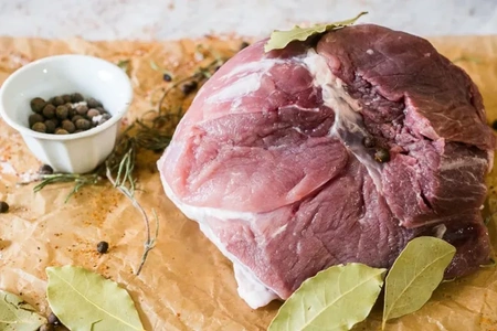 Łopatka wieprzowa bez kości (1 kg)