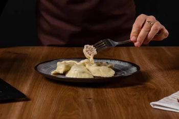 Orkiszowe pierożki z białą kiełbasą (1 kg)