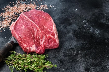 Pieczeń wołowa surowa (500 g)