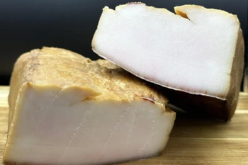 Słonina wędzona dojrzewająca ze Świń Iberyjskich (1 kg)